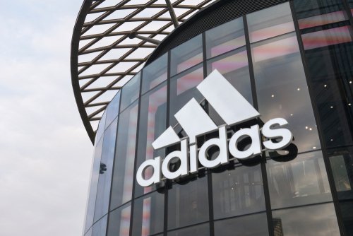 Adidas là nhà sản xuất dụng cụ thể thao lớn thứ 2 thế giới